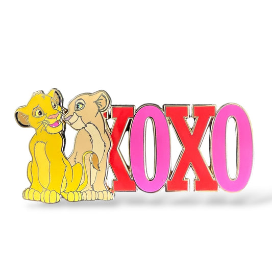 DSSH XOXO Valentine's Day Simba and Nala Pin