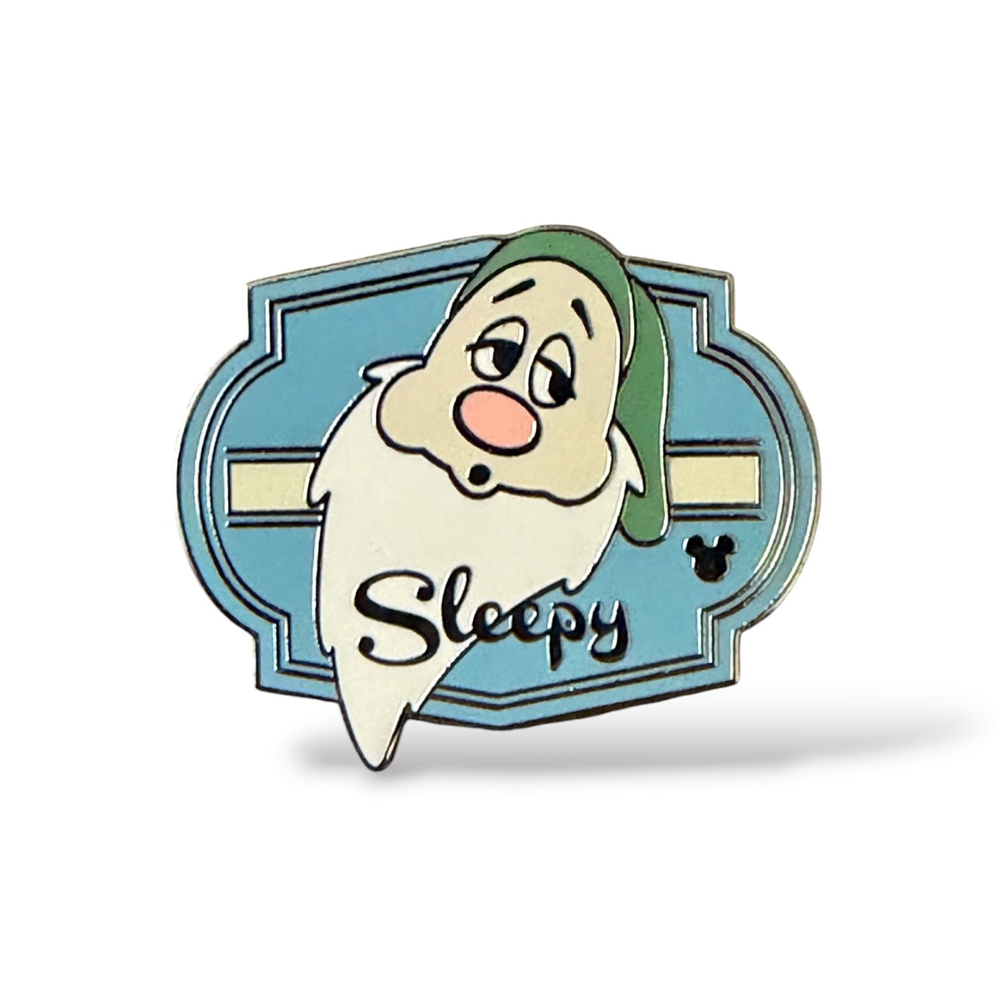 Cast Lanyard Snow White Dwarfs Sleepy Hidden Mickey Pin