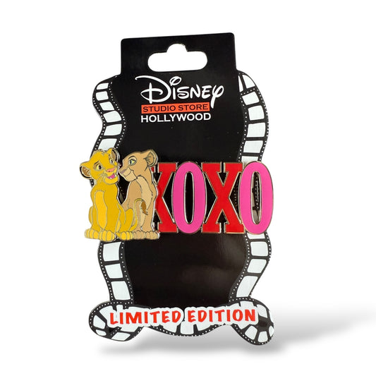 DSSH XOXO Valentine's Day Simba and Nala Pin