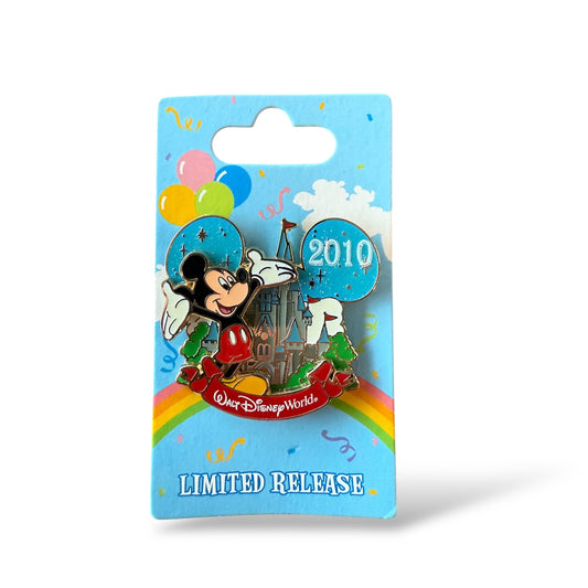 WDW Characters with Cinderella Castle Mickey Pin
