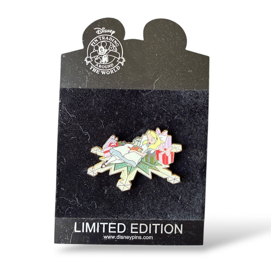 Disney Shopping Alice in Wonderland Snowflake Alice and Dinah Pin