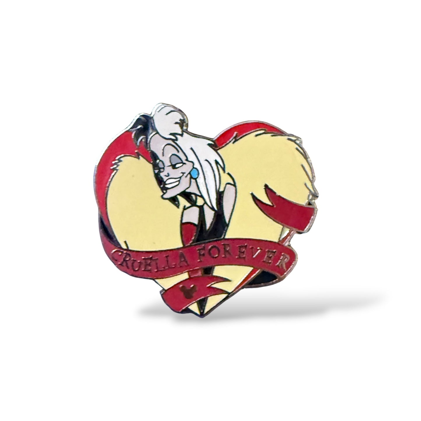 Cast Lanyard Villains Collection Cruella Hidden Mickey Pin
