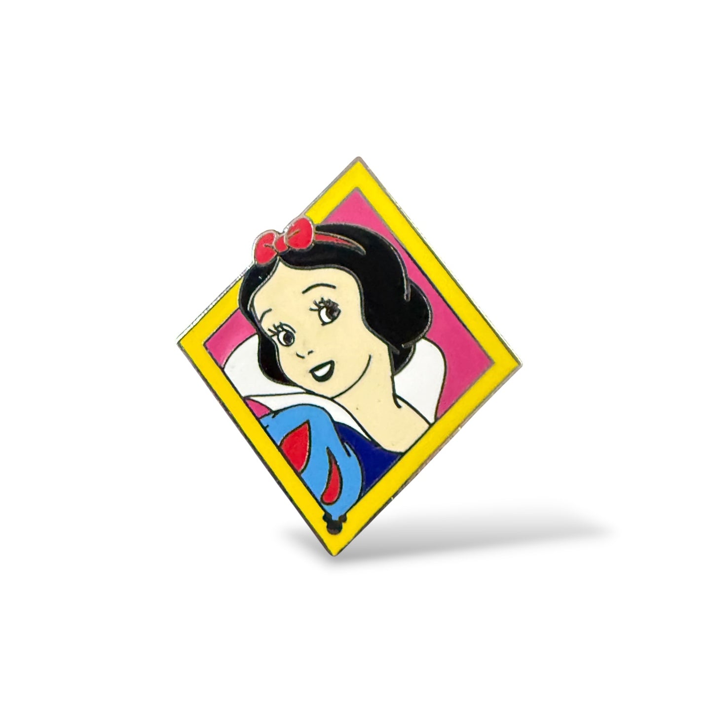 Cast Lanyard Classic Characters Snow White Hidden Mickey Pin