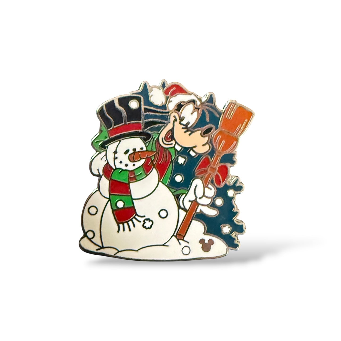 Cast Lanyard Holiday Collection Goofy Hidden Mickey Pin