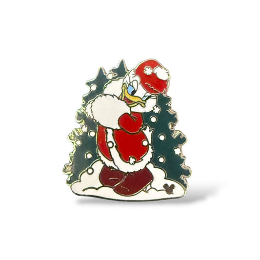 Cast Lanyard Holiday Collection Daisy Hidden Mickey Pin