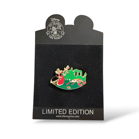 Disney Shopping 55th Anniversary Alice in Wonderland Queen of Hearts, Flamingos, and Card Guard Pin