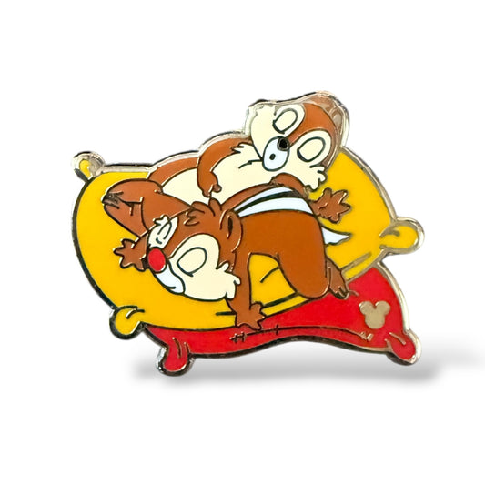 Cast Lanyard Sleeping Characters Chip n' Dale Completer Hidden Mickey Pin