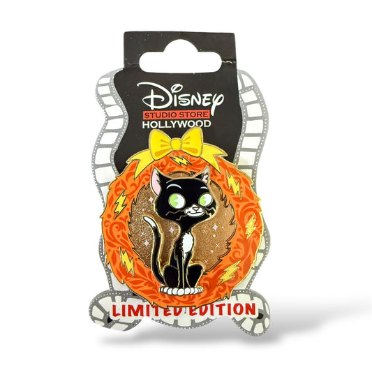 DSSH Holiday Cat Wreath Mittens Pin