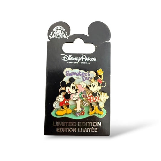 DLR Sweetest Day 2002 Mickey and Minnie Pin
