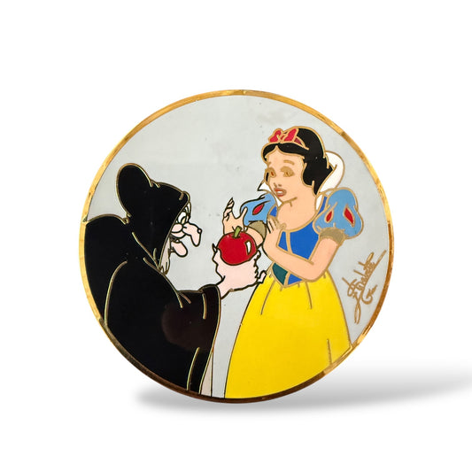 Disney Shopping Gomes Snow White and Old Hag Pin