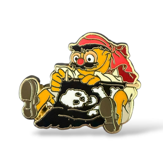 WDI Muppet Treasure Island 30th Anniversary Mystery Lew Zealand Knitting a Jolly Roger Pirate Flag Pin