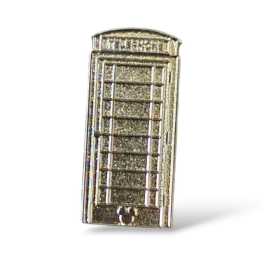 Cast Lanyard United Kingdom Telephone Booth Chaser Hidden Mickey Pin