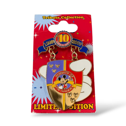 WDW Disney Pin Trading 10th Anniversary Knights of Pin Trading Mickey Pin