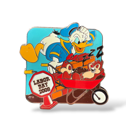 WDW Labor Day 2009 Donald with Chip n' Dale Pin