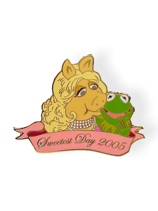 Disney Auctions Sweetest Day 2005 Miss Piggy & Kermit Pin