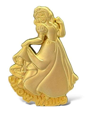 JDS 100 Relief Gold Tone Snow White Pin
