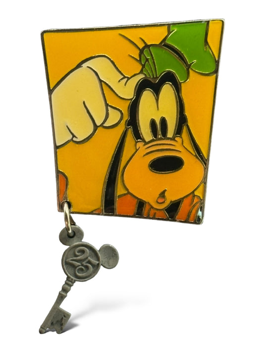 TDR 25th Anniversary Character Sketch Goofy Dangle Pin