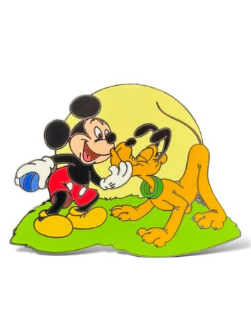 Disney Auctions Mickey and Pluto Playing Fetch Pin