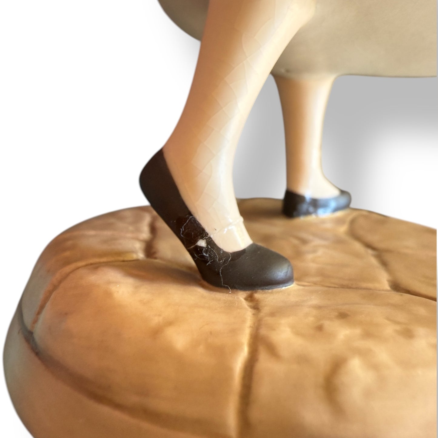 Walt Disney Classics Collection Dreaming of a Great Wide Somewhere Belle - DAMAGED - Figurine