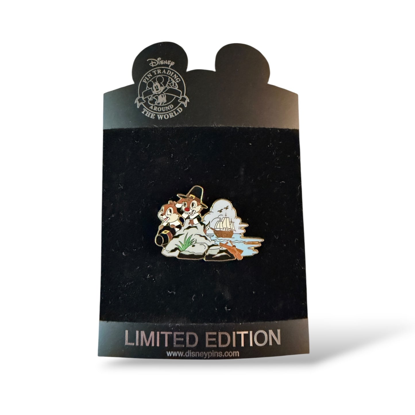 Disney Shopping Mayflower Pilgrims Chip n' Dale Pin