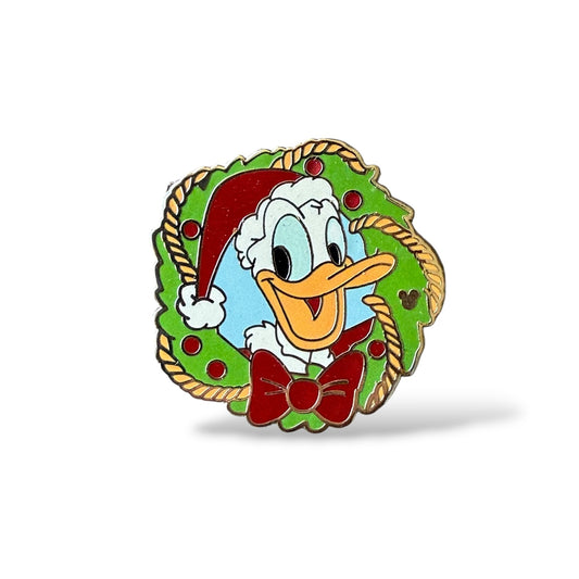 Cast Lanyard Disneyland Hotel Holiday Wreath Donald Hidden Mickey Pin