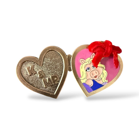 DSSH Disney Love Lockets Series Miss Piggy Pin