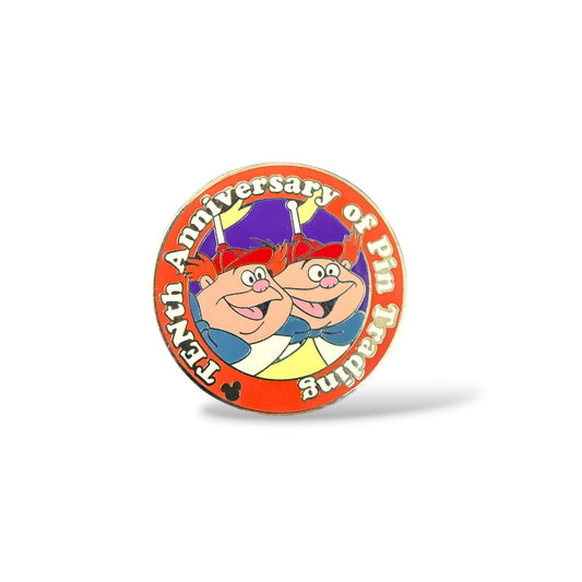 Cast Lanyard Alice in Wonderland TEN-cenial Tweedle Dee and Tweedle Dum Hidden Mickey Pin