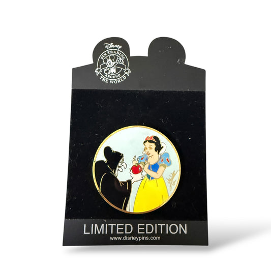 Disney Shopping Gomes Snow White and Old Hag Pin