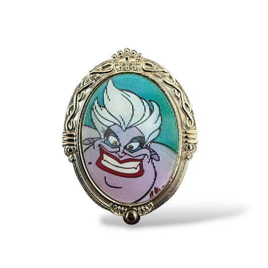 DLR Disney Divas Villain Event Lenticular Ursula Pin