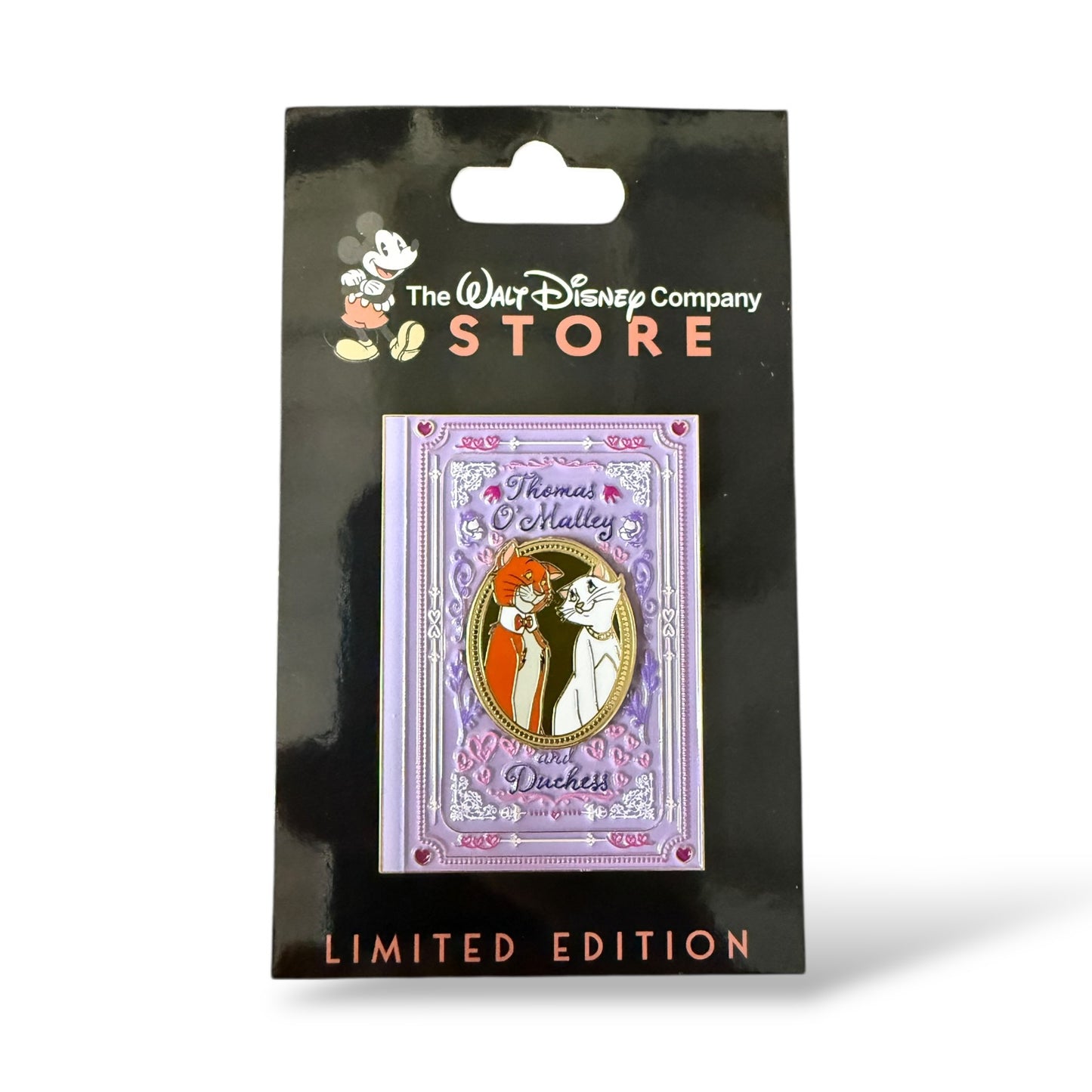 DEC Romantic Novels Series Thomas O'Malley and Duchess Pin