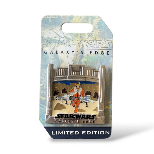 DLR Star Wars Galaxy's Edge Countdown Poe Running Pin