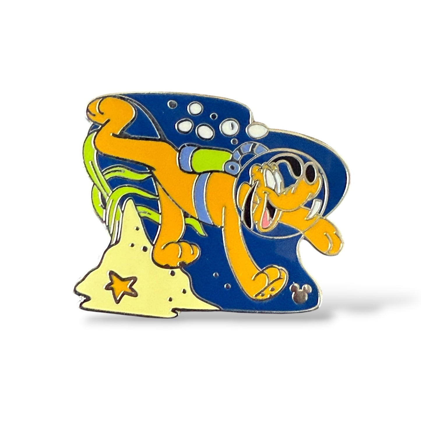 Cast Lanyard Mickey and Friends Scuba Diving Pluto Hidden Mickey Pin