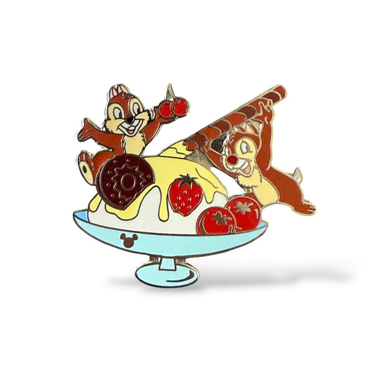 Cast Lanyard Chip n' Dale Desserts Kitchen Sink Sundae Hidden Mickey Pin