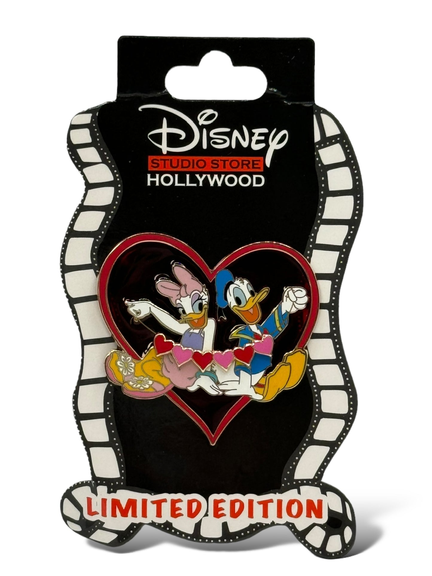 DSSH Love Is In The Air Donald and Daisy Pin