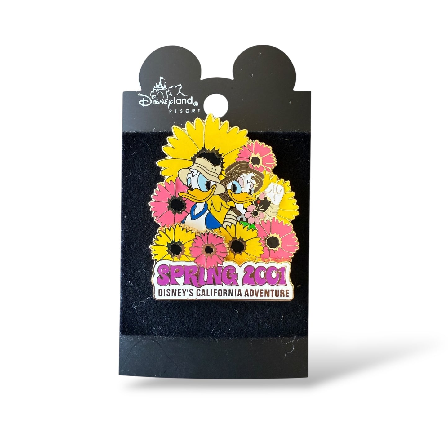 DCA Spring 2001 Donald & Daisy Pin