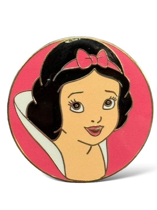 Cast Lanyard Snow White Profile Hidden Mickey Pin