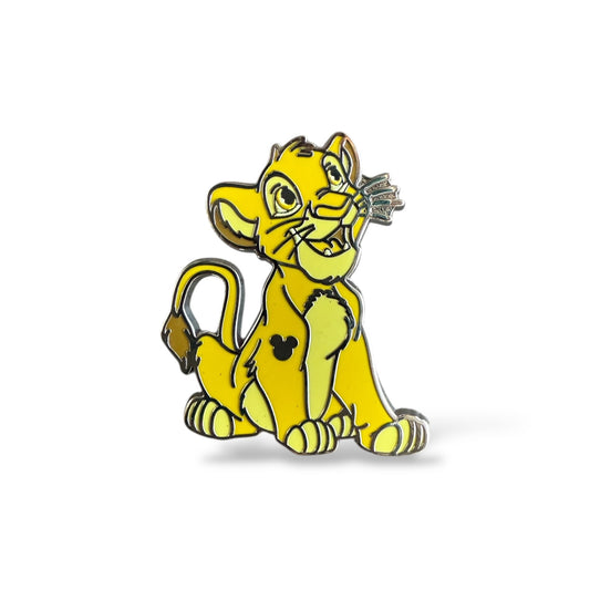 Cast Lanyard Yellow Color Story Simba Chaser Hidden Mickey Pin