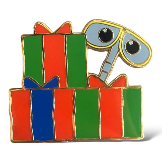 DSSH Wall-e in Presents Pin