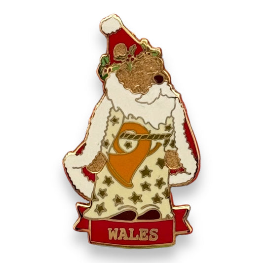 Disney Shopping Pooh Santas Around the World Wales Pin