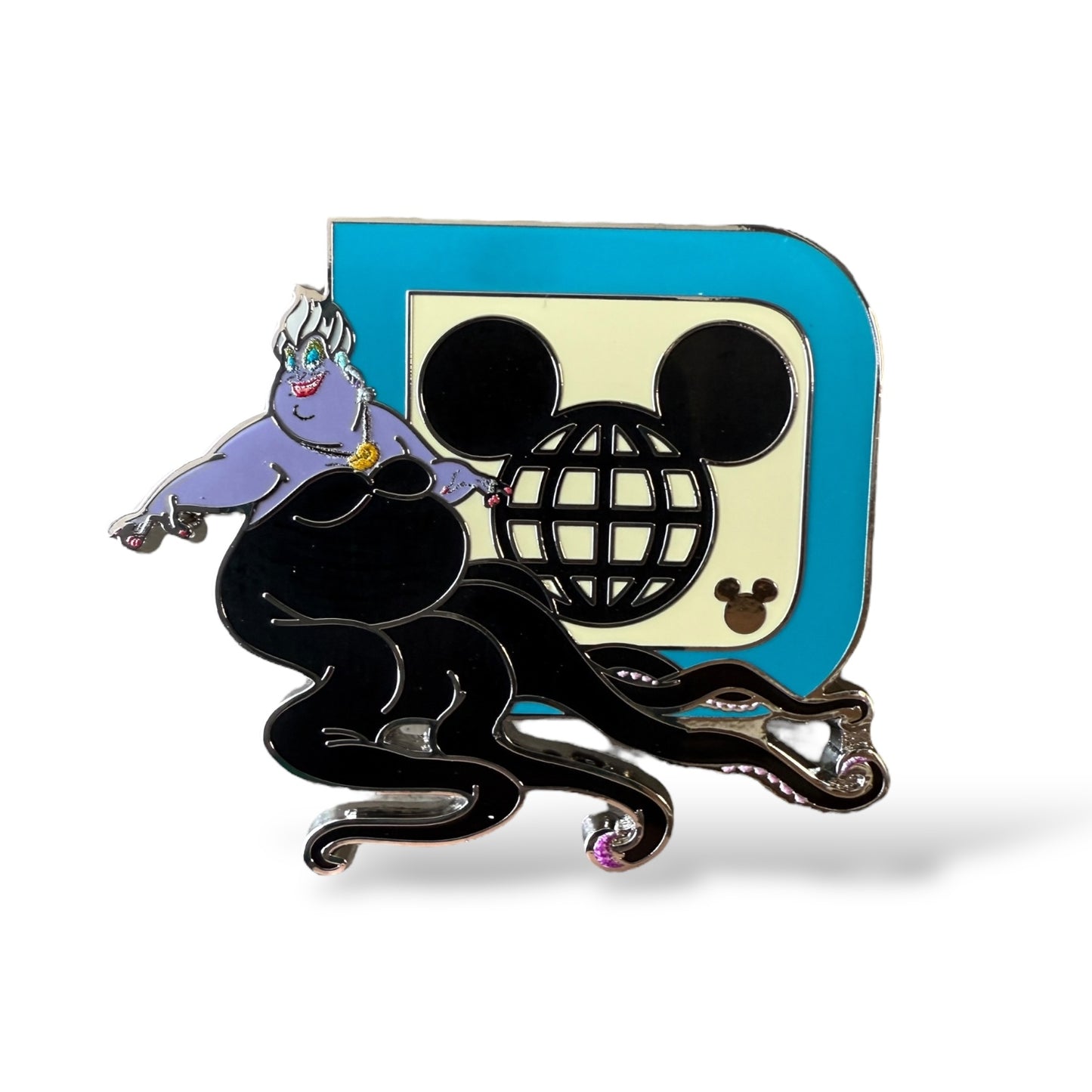 Cast Lanyard Disney "D" Ursula Hidden Mickey Pin