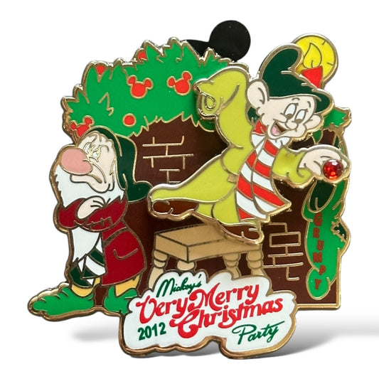 WDW Mickey's Very Merry Christmas Party 2012 Grumpy and Dopey Fireplace Pin