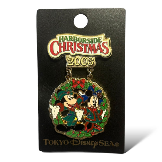 TDR Harborside Christmas 2003 Mickey & Minnie Mouse Wreath Dangle Pin