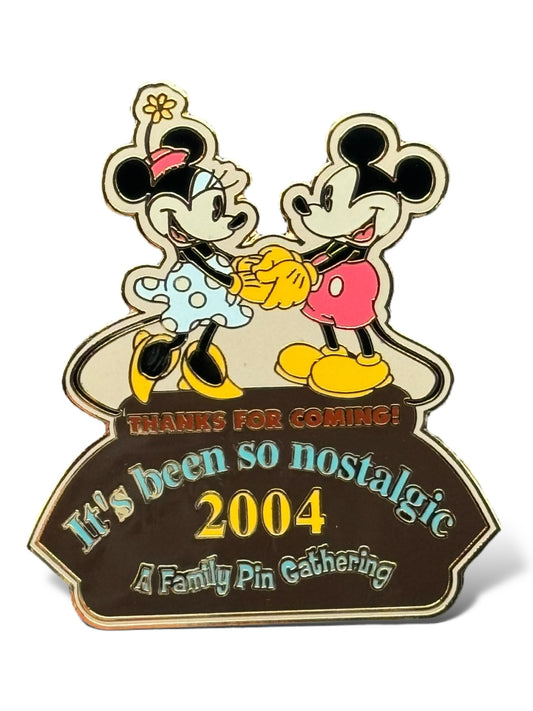 WDW A Family Pin Gathering Mickey and Minnie Thank You Pin