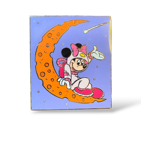 Disney Auctions Astronaut Minnie on Crescent Moon Pin
