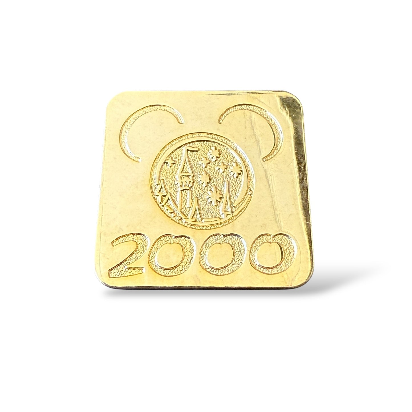 DLR Disneyland Annual Passholder 2000 Gold Mail Renewal Pin
