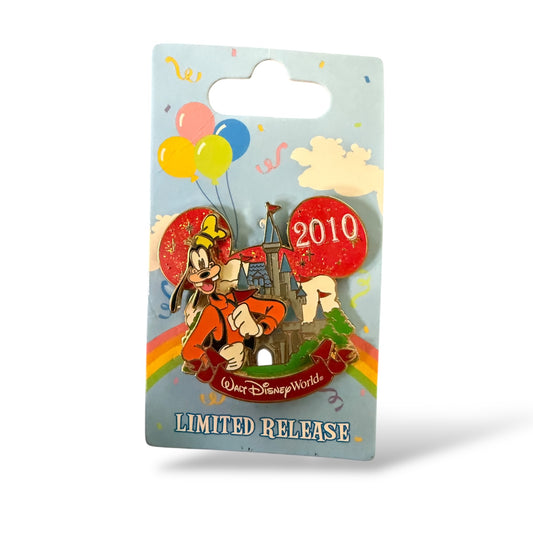 WDW Characters with Cinderella Castle Goofy Pin