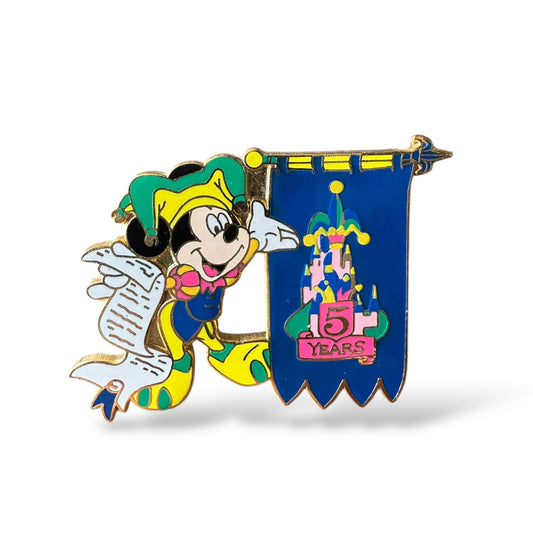 DLRP Disneyland Paris 5th Anniversary Mickey Showing Banner Pin
